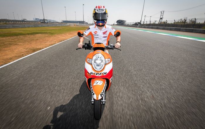 All New Scoopy dengan livery Repsol MotoGP disiapkan khusus oleh Honda Thailand dalam rangkaian kegiatan MotoGP