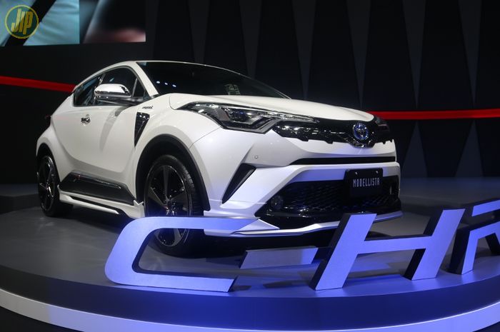 Toyota C-HR dengan body kit Modellista