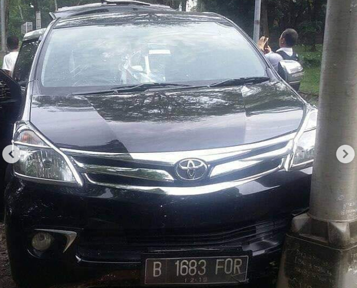 Toyota Avanza pelaku maling ban serep di tol Jakarta-Cikampek