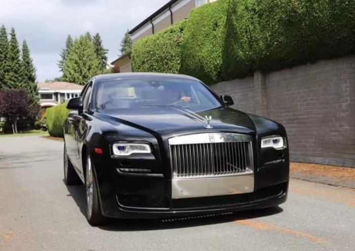 Modifikasi Rolls-Royce Wraith bermesin listrik Tesla dari Kanada