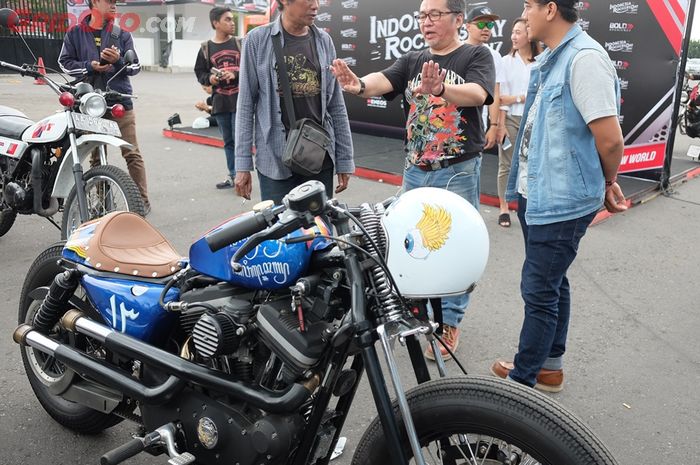 Harley Davidson Sportster 883 custom chopper bikinan Kweni5 milik Arif Candra