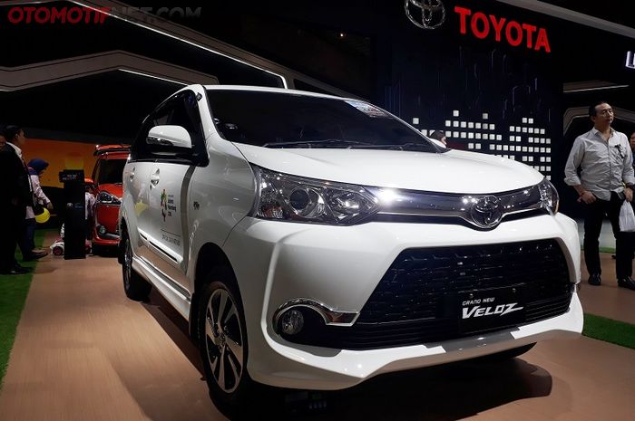 Toyota Avanza Veloz di sebuah pameran otomotif
