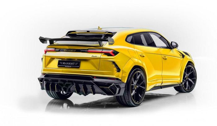 Tampilan belakang Lamborghini Urus bernama Venatus EVO