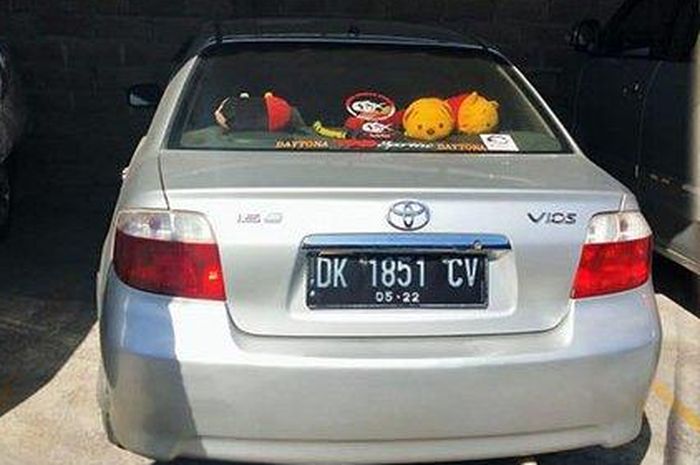Toyota Vios milik pelaku arogansi penganiaya goweser di Denpasar, Bali