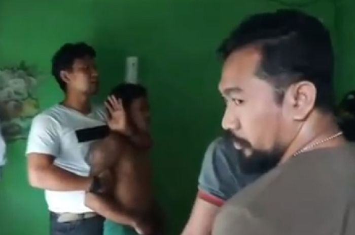 Proses penangkapan begal sadis di Maros, Sulawesi Selatan.