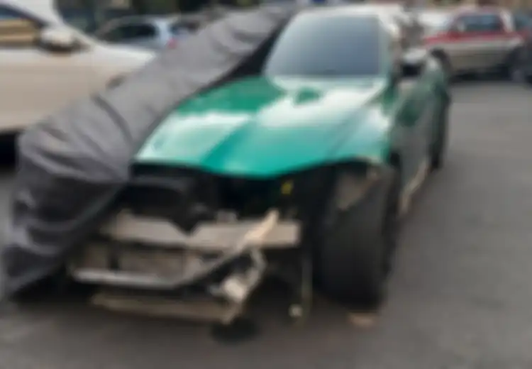 Mobil Tabrak Beton Lagi Ramai, Siapa yang Ganti Kerugian? Ini Kata Dishub