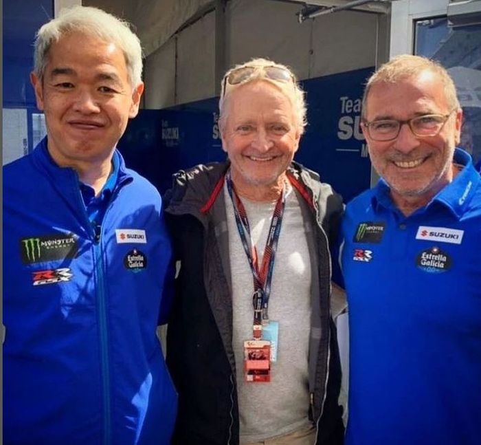 Kevin Schwantz bertemu dengan bos tim Suzuki Ecstar, Livio Suppo (kanan) di MotoGP Amerika 2022