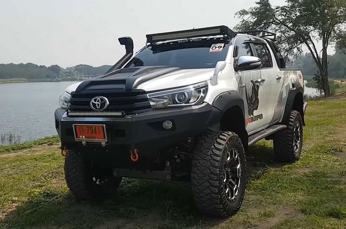 Modifikasi Toyota Hilux gaya ALTO sukses tampil garang dan berkaki jangkung