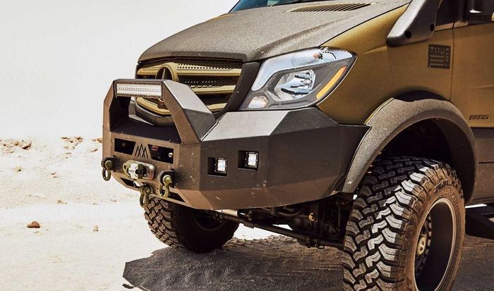 Bumper baja dengan winch dengan kemampuan tarik 4,9 ton
