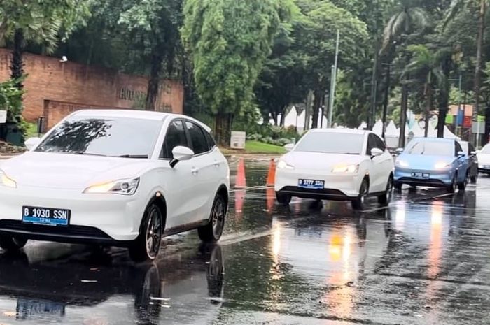 (ilustrasi konvoi mobil listrik Neta V) Populasi Indonesia tertinggi keempat dunia bikin ngiler pabrikan mobil China untuk masuk ke pasar Indonesia