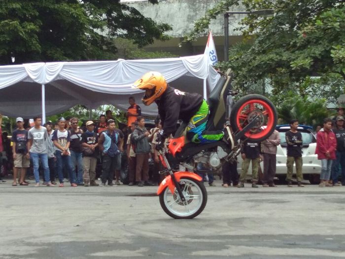 Aksi Freestyle motor