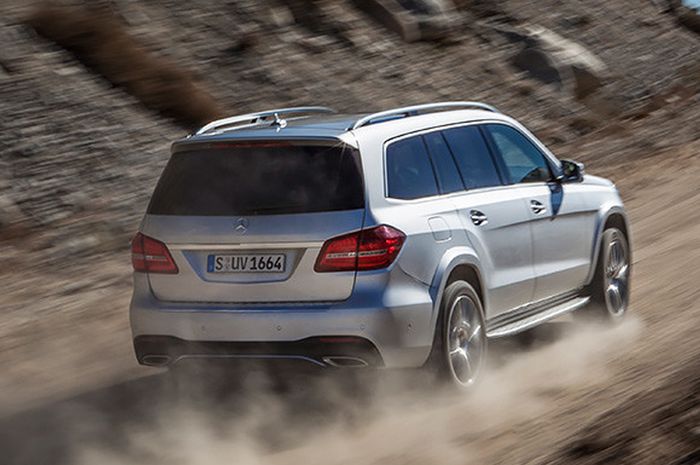 Mercedes-Benz GLS 400 AMG Line menggunakan suspensi AIRMATIC
