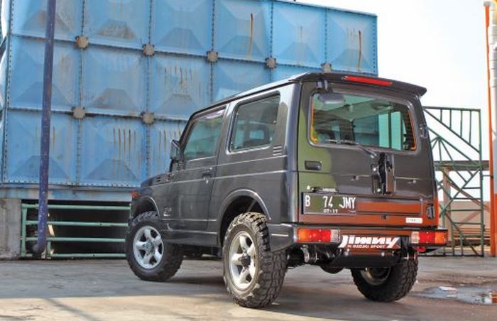 Suzuki Jimny SJ410 milik Iwan tampak belakang