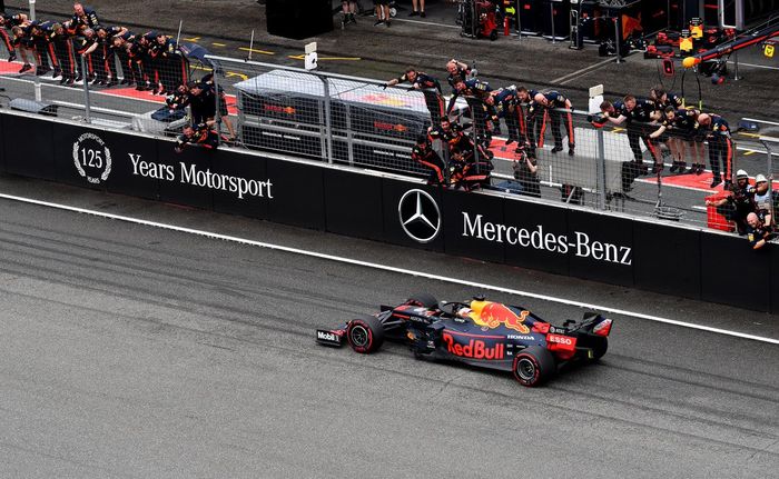 Max verstappen membawa tim Red Bull bermesin Honda memenangkan GP F1 Jerman