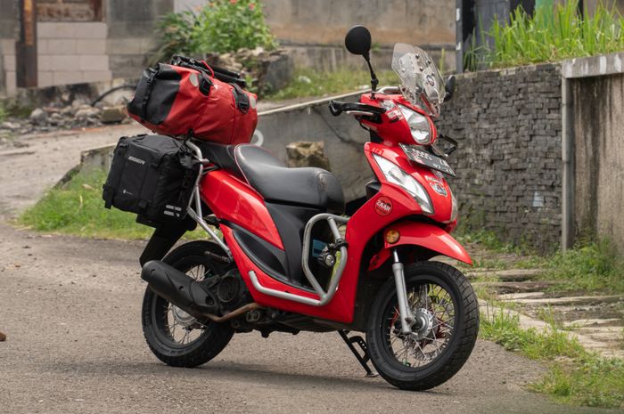 Honda Spacy 'Petualang' pakai top bag dan side bag