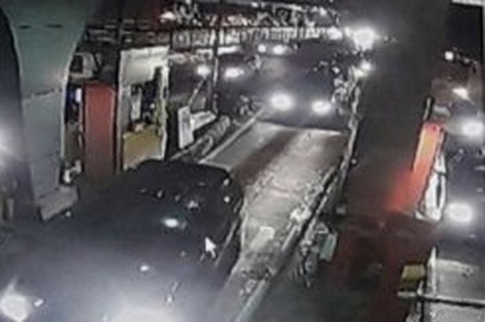 CCTV tol Cileunyi menangkap mobil pelaku