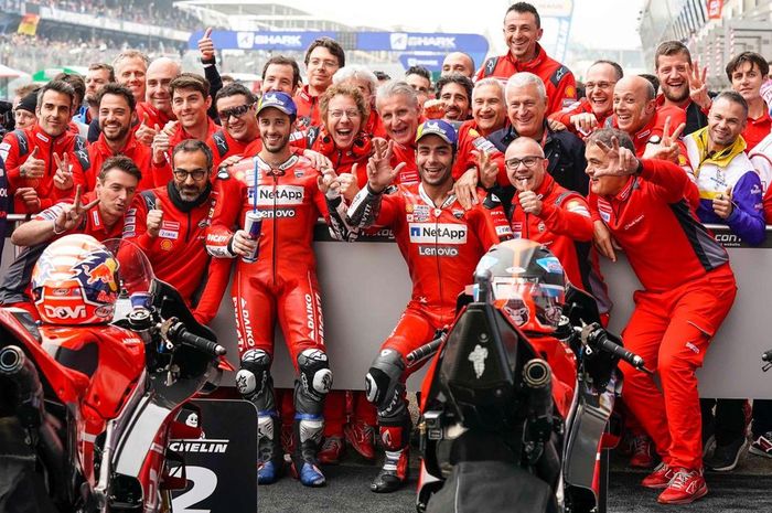 Andrea Dovizioso dan Danilo Petrucci diharapkan bekerja sama mencapai tujuan tim Ducati, juara dunia