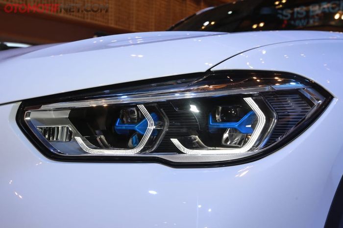 Lampu BMW X5 xDrive 40i ini punya teknologi tinggi, mengandalkan sistem laser