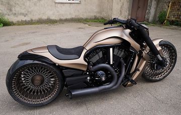 Harley Davidson V Rod Simpel Pakai Roda Unik Kemasan Warnanya