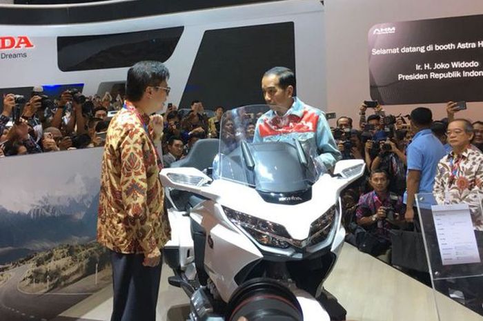 Presiden Joko Widodo kepincut dengan moge Honda Gold Wing