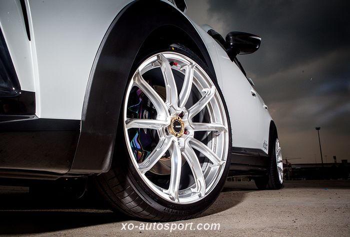 Modifikasi Mazda CX-3 ditopang pelek Rays Gramlight ukuran 15x8,5 inci