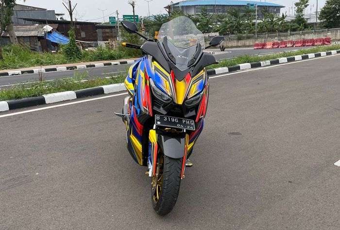 Tampang depan Yamaha XMAX kece, lampu sign diganti JPA