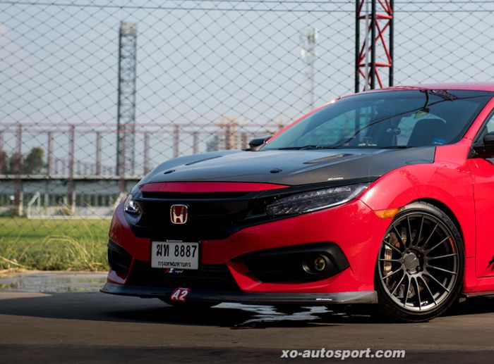 Modifikasi Honda Civic Turbo tampil sporty andalkan body kit serat karbon