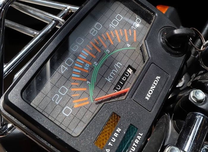 Speedometer masih menyala dan lampu-lampu berfungsi normal