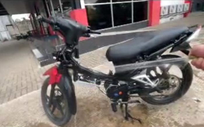 ECU controller juga dites disiram air dalam kondisi mesin listriknya hidup