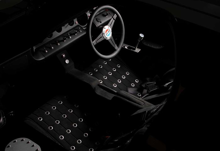 Tampilan kabin modifikasi Ford GT40 tetap klasik seperti model aslinya