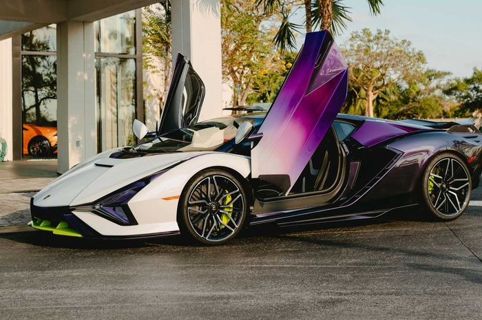 Lamborghini Sian nyentrik dan eksotis main kan warna-warna berani