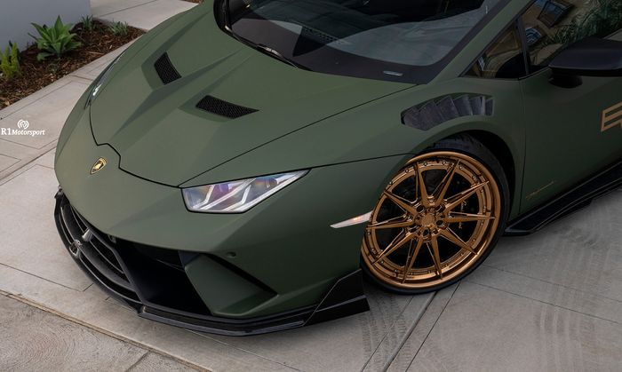 Modifikasi Lamborghini Huracan pakai jubah hijau militer dan body kit karbon