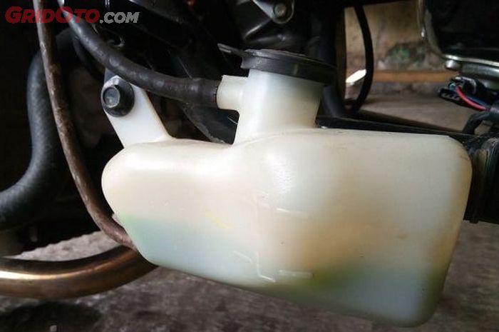 Ini Penyebabnya Air Radiator Atau Coolant di Motor Mendadak Habis