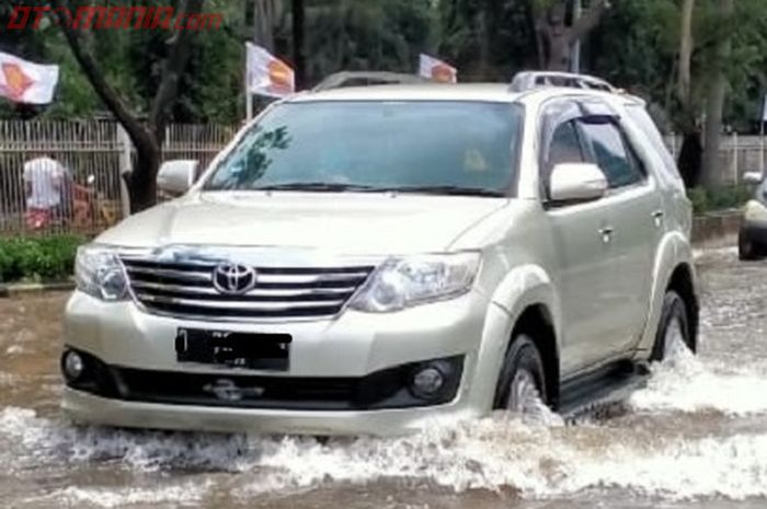 Toyota fortuner 2008  YouTube