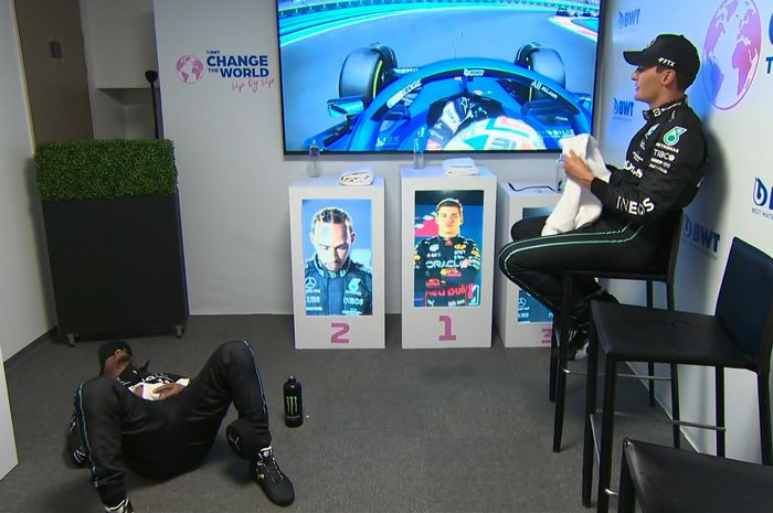 Lewis Hamilton rebahan di lantai setelah menyelesaikan balap F1 Prancis 2022 selama 53 lap di sirkuit Paul Ricard