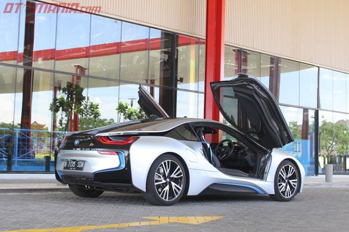 BMW i8 menjadi sportscar dengan teknologi hybrid