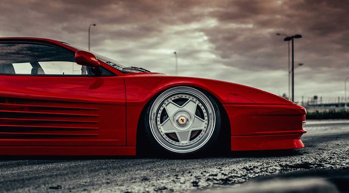 Ferrari Testarossa pakai pelek Autostrada Modena 