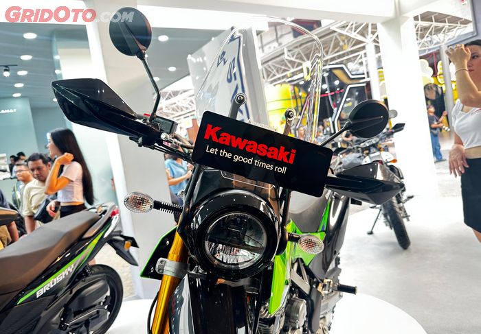 Lampu depan Kawasaki KLX150 XPL bulat dikombinasi dengan windshield tinggi