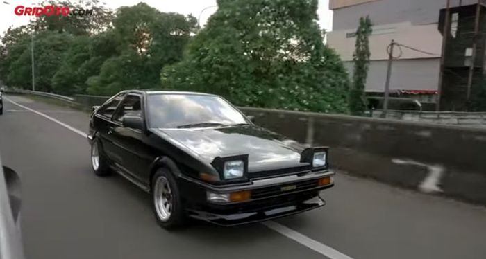 Modifikasi Toyota AE86 Black Limited