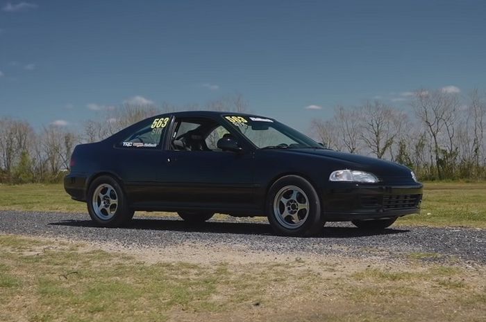 Modifikasi Honda Civic Genio AWD bertenaga 900 DK