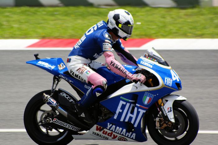 motor Fiat Yamaha Valentino Rossi dilabur dengan livery khas jersey timnas Italia