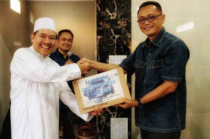 CruzOr indonesia serah terima bantuan sumbangan kepada pengurus pondok pesantren