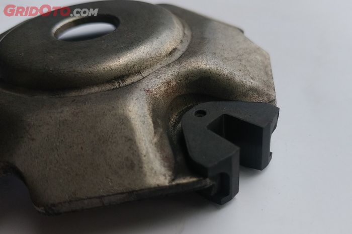 Sliding piece motor matic yang sudah aus dan menimbulkan bunyi