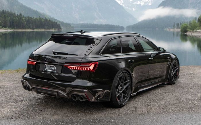 Aero kit khusus juga disematkan ke tubuh Audi RS6 Avant