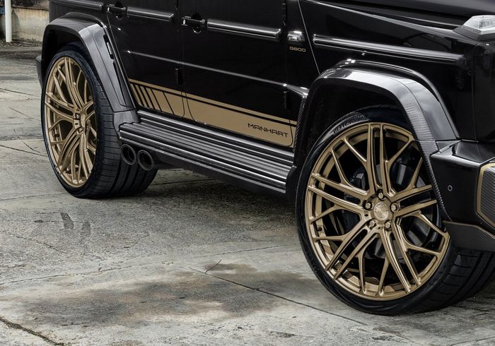 Modifikasi Mercedes-AMG G63 Manhart ditopang pelek multi-spoke warna emas