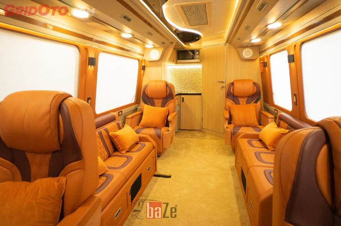 Kabin bus mewah berbasis sasis Mercedes-Benz OF917 buatan Baze Luxury Design