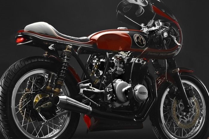 Serba racing look ala tahun 1970-an deh pokoknya