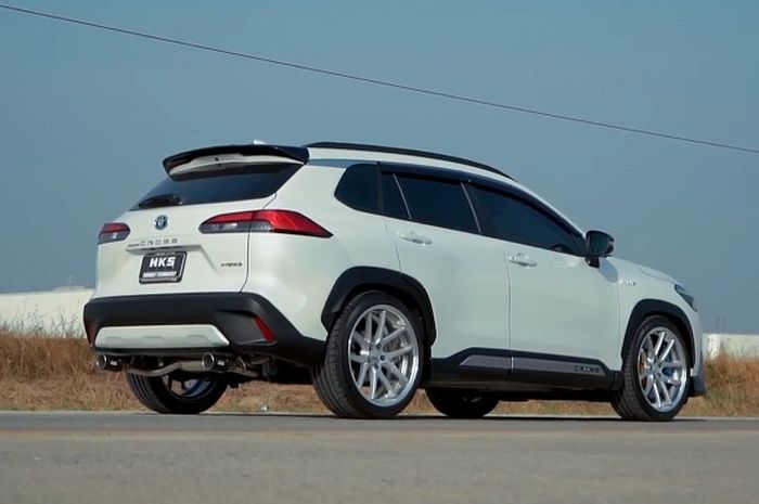 Toyota Corolla Cross ganti knalpot pakai muffler Legal Dual dari HKS Thailand