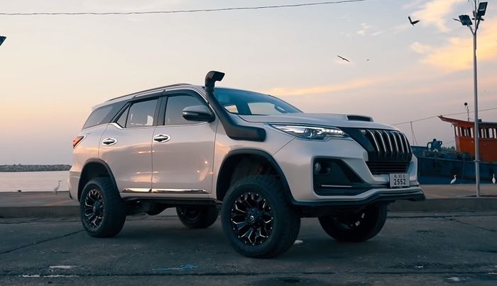 Tongkrongan Toyota Fortuner terlihat lebih jangkung