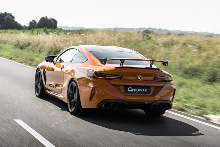 Modifikasi BMW M8 Competition dilabur warna oranye dan asupan part karbon